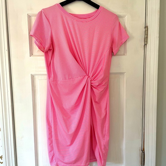 Vineyard Vines Dresses & Skirts - Vineyard Vines Pink and White Sankaty Dress Size M